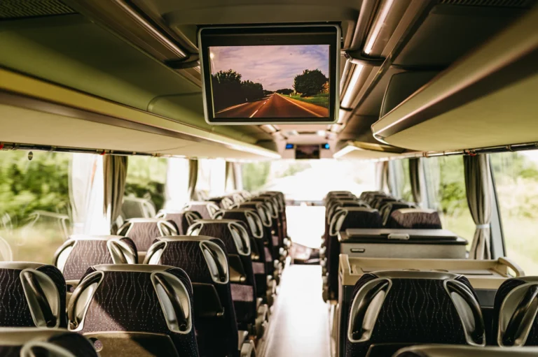 Stropné monitory v autobuse Neoplan Cityliner VIP class